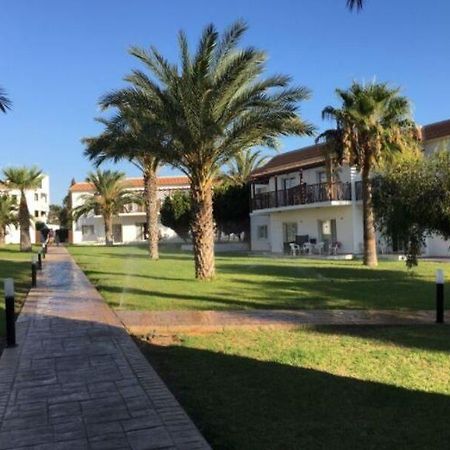 Maistros Hotel Apartments Protaras Bagian luar foto